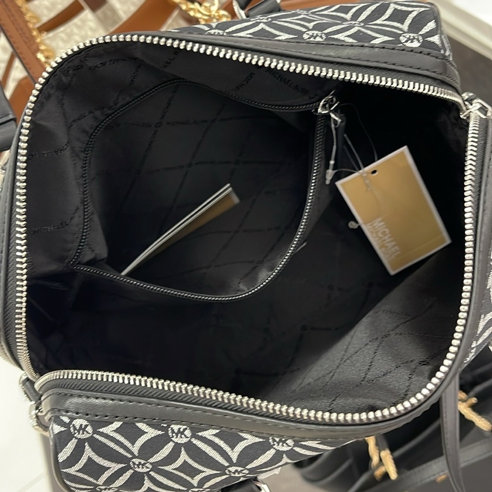 MICHAEL KORS JST TRAVEL MEDIUM DUFFLE SATCHEL SHOULDER CROSSBODY BAG MK BLACK - Picture 11 of 16